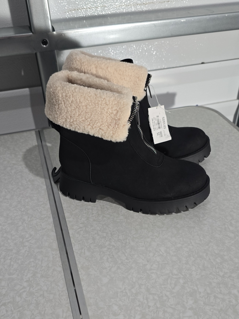 No Boundaries Womens Black Ankle Boots w/ Cream Faux-Shearling Cuff Size 7 NWT